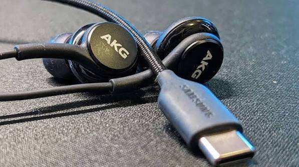 Écouteurs Filaire USB Type-C - Samsung - AKG TYPE-C Earphones  – Microphone Intégré – Son Haute Fidélité – Garantie 06 Mois